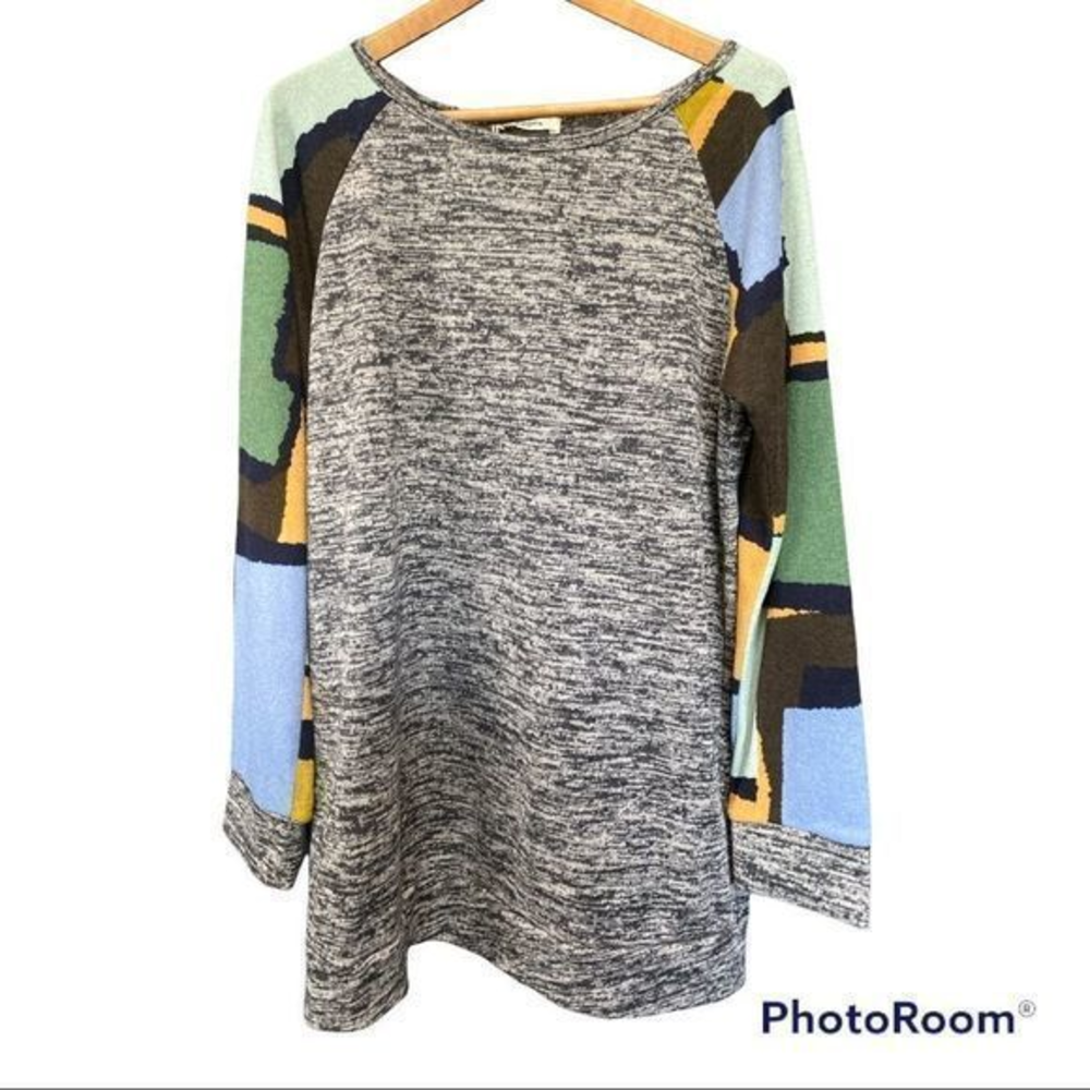 Long sleeve‎ gray top